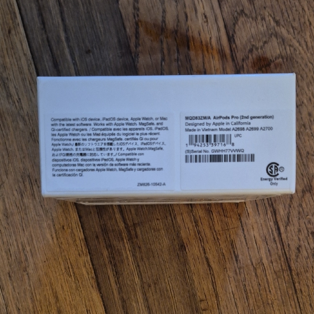 White Wireless Earbuds - Picture 2 of 5